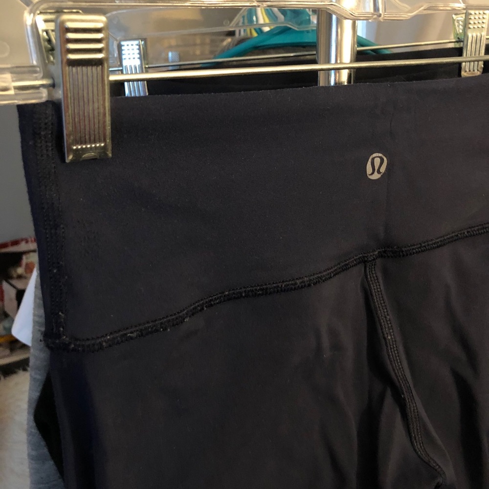 Lululemon Navy Crops sz 2 - Picture 2 of 5